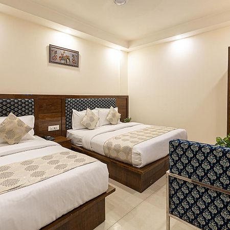 Hotel Emblem Suites- Near Delhi Airport New Delhi Buitenkant foto