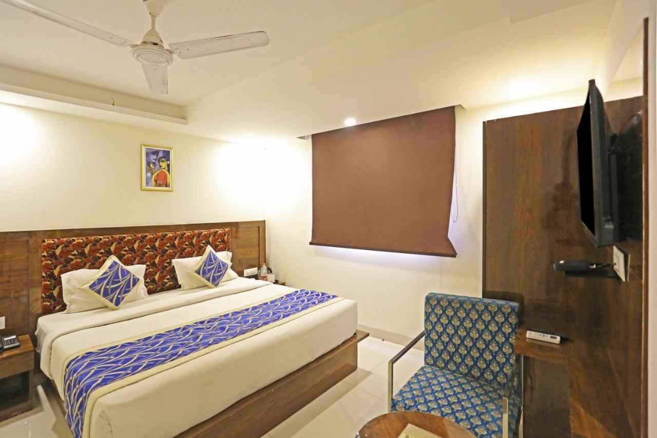 Hotel Emblem Suites- Near Delhi Airport New Delhi Buitenkant foto