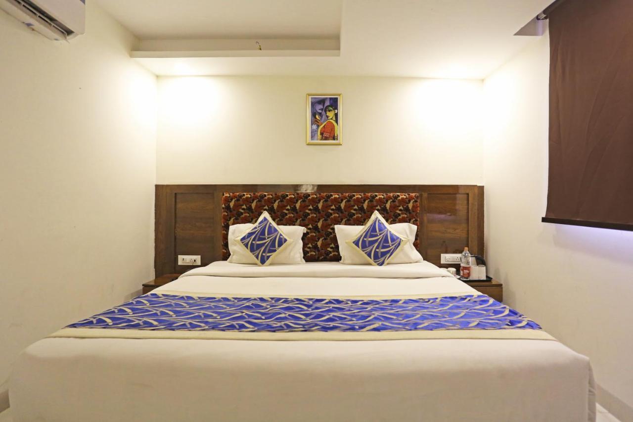 Hotel Emblem Suites- Near Delhi Airport New Delhi Buitenkant foto