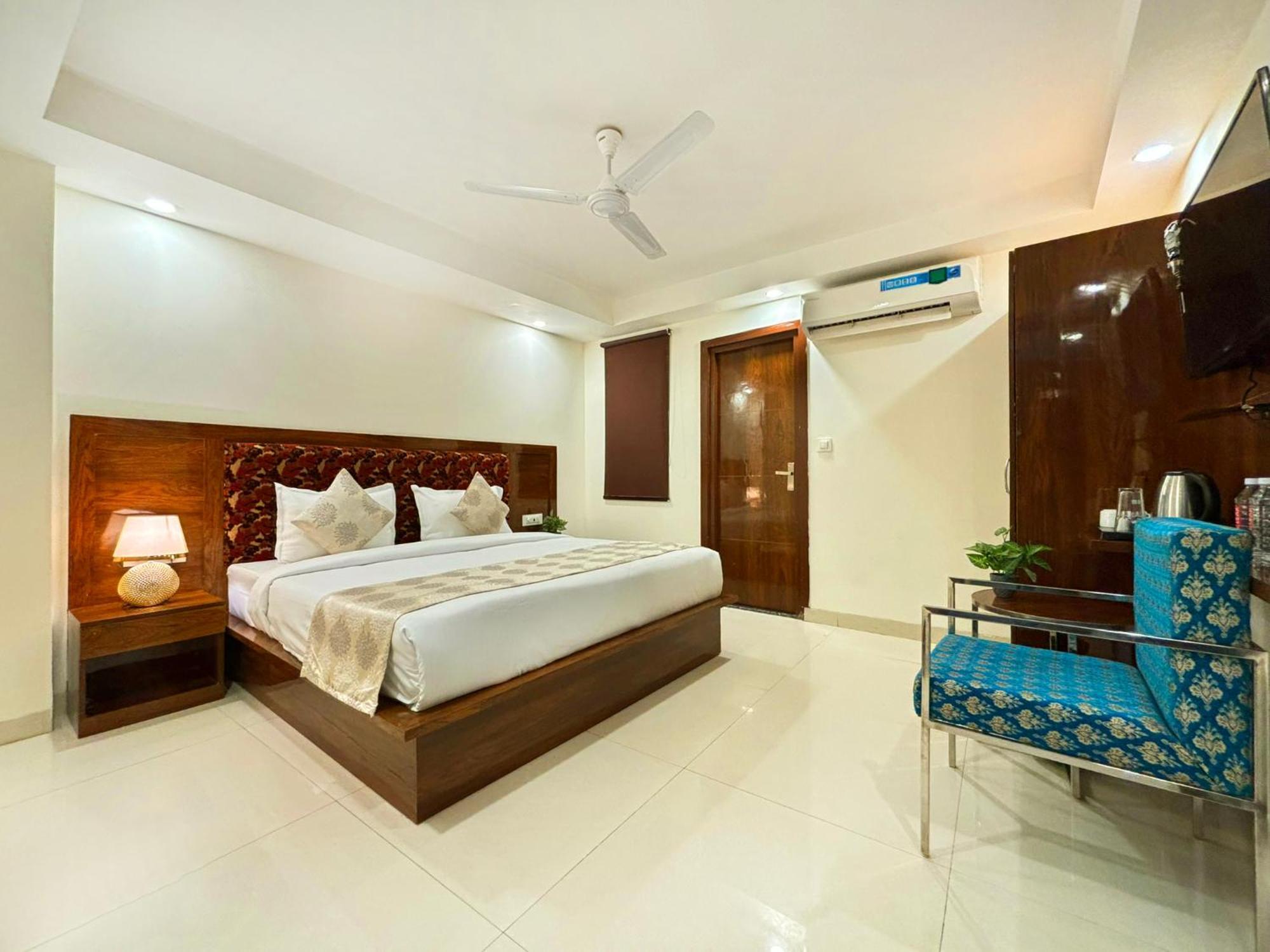 Hotel Emblem Suites- Near Delhi Airport New Delhi Buitenkant foto