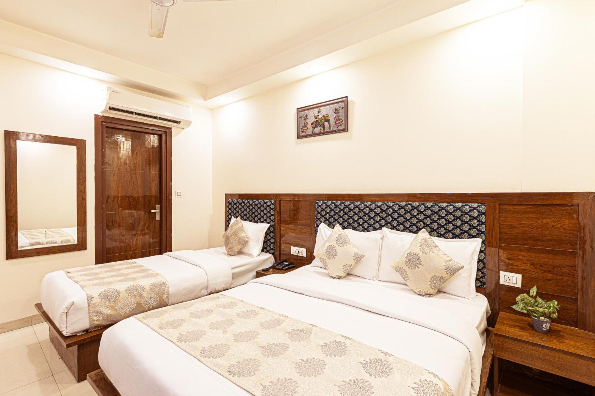 Hotel Emblem Suites- Near Delhi Airport New Delhi Buitenkant foto