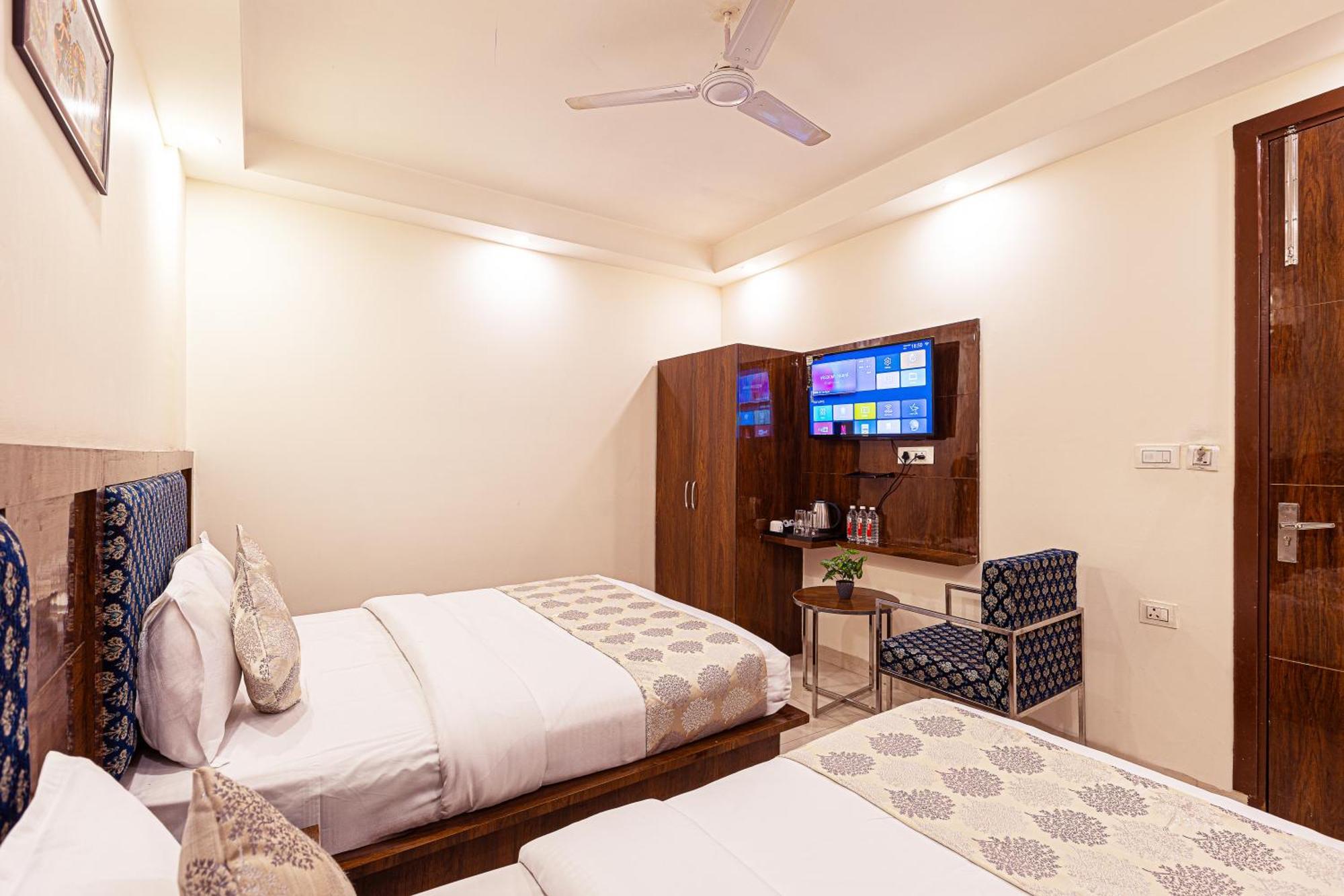 Hotel Emblem Suites- Near Delhi Airport New Delhi Buitenkant foto