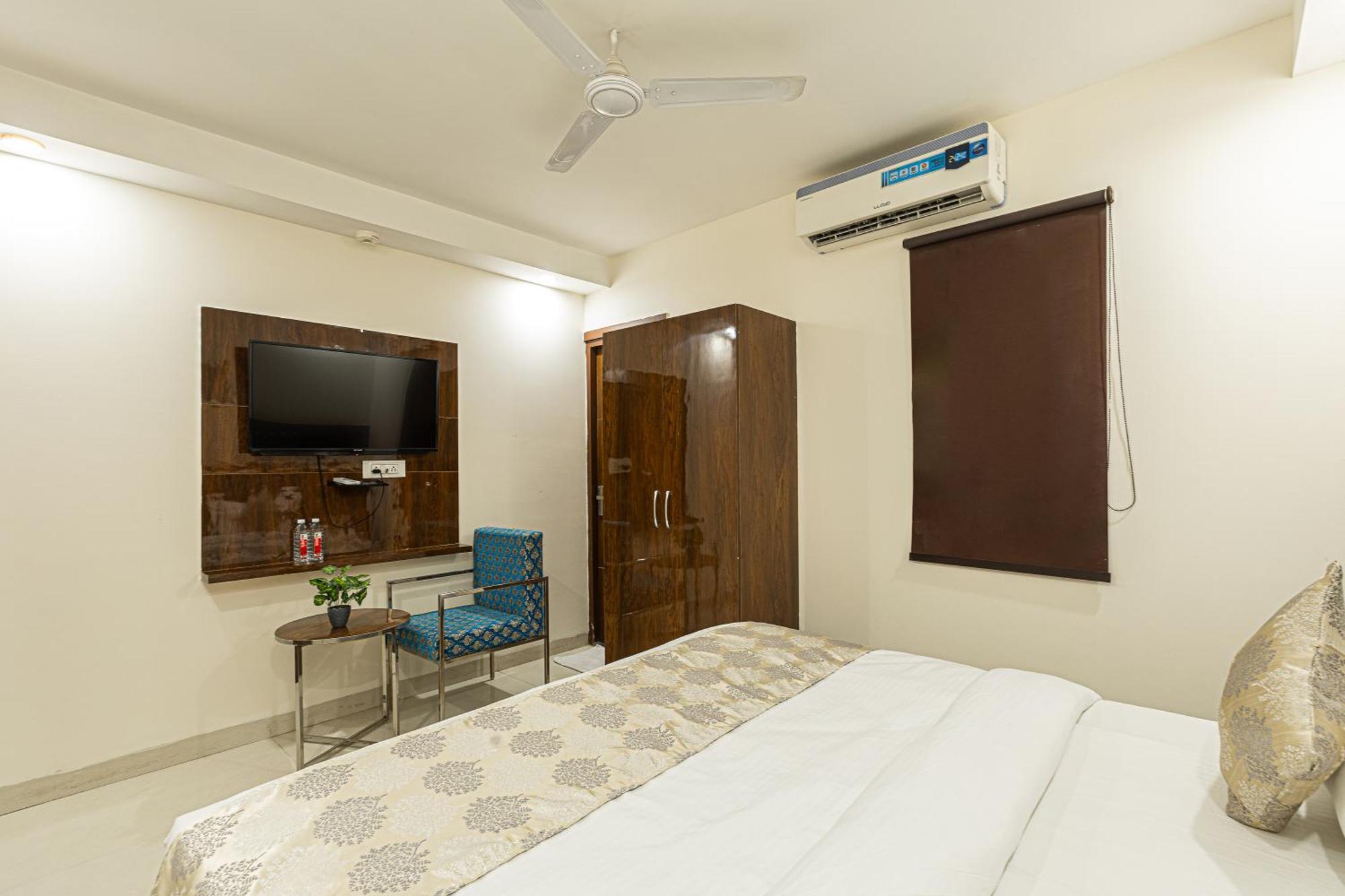 Hotel Emblem Suites- Near Delhi Airport New Delhi Buitenkant foto
