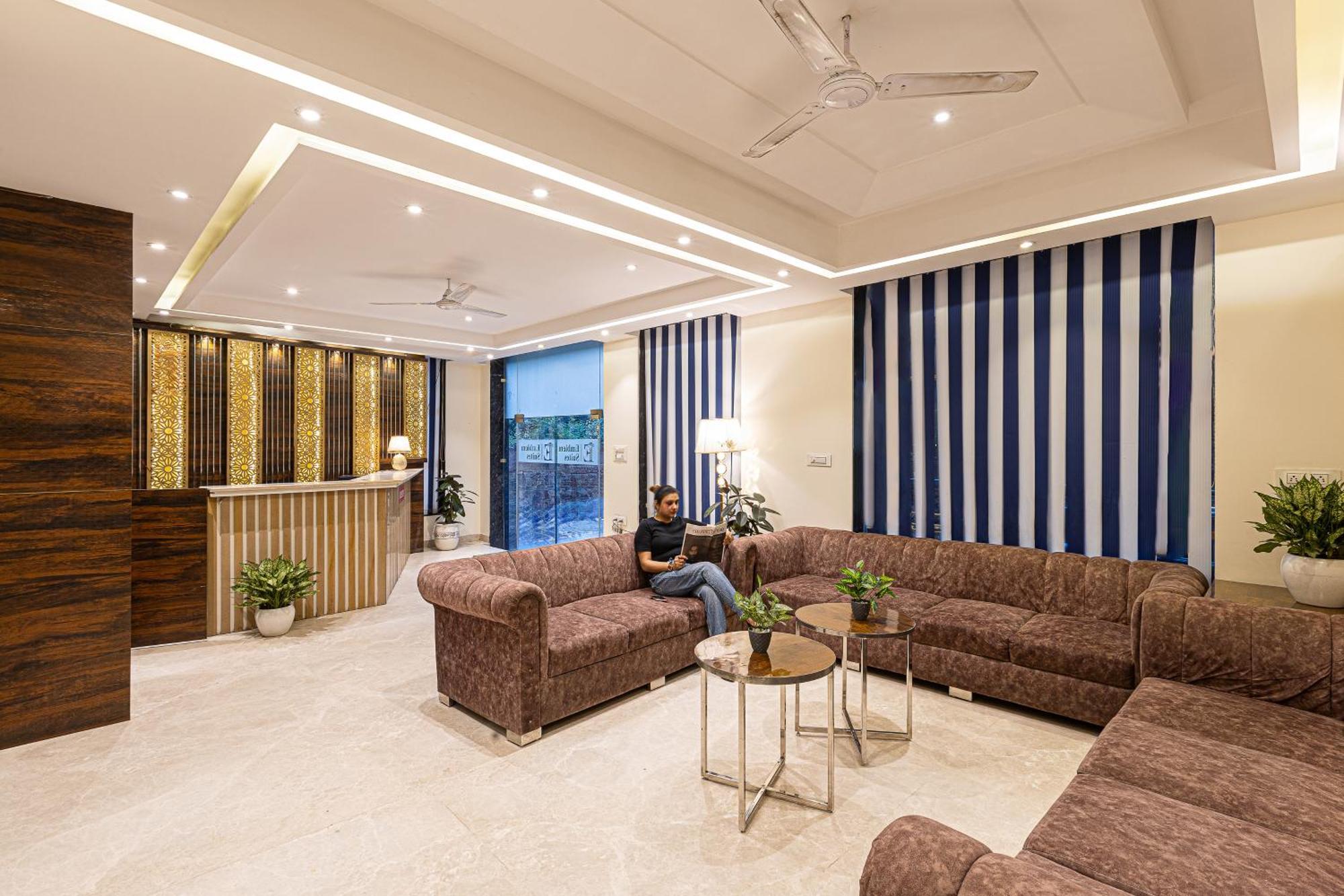 Hotel Emblem Suites- Near Delhi Airport New Delhi Buitenkant foto