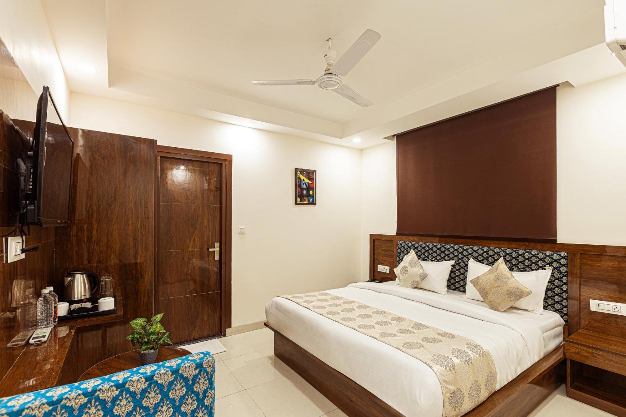 Hotel Emblem Suites- Near Delhi Airport New Delhi Buitenkant foto