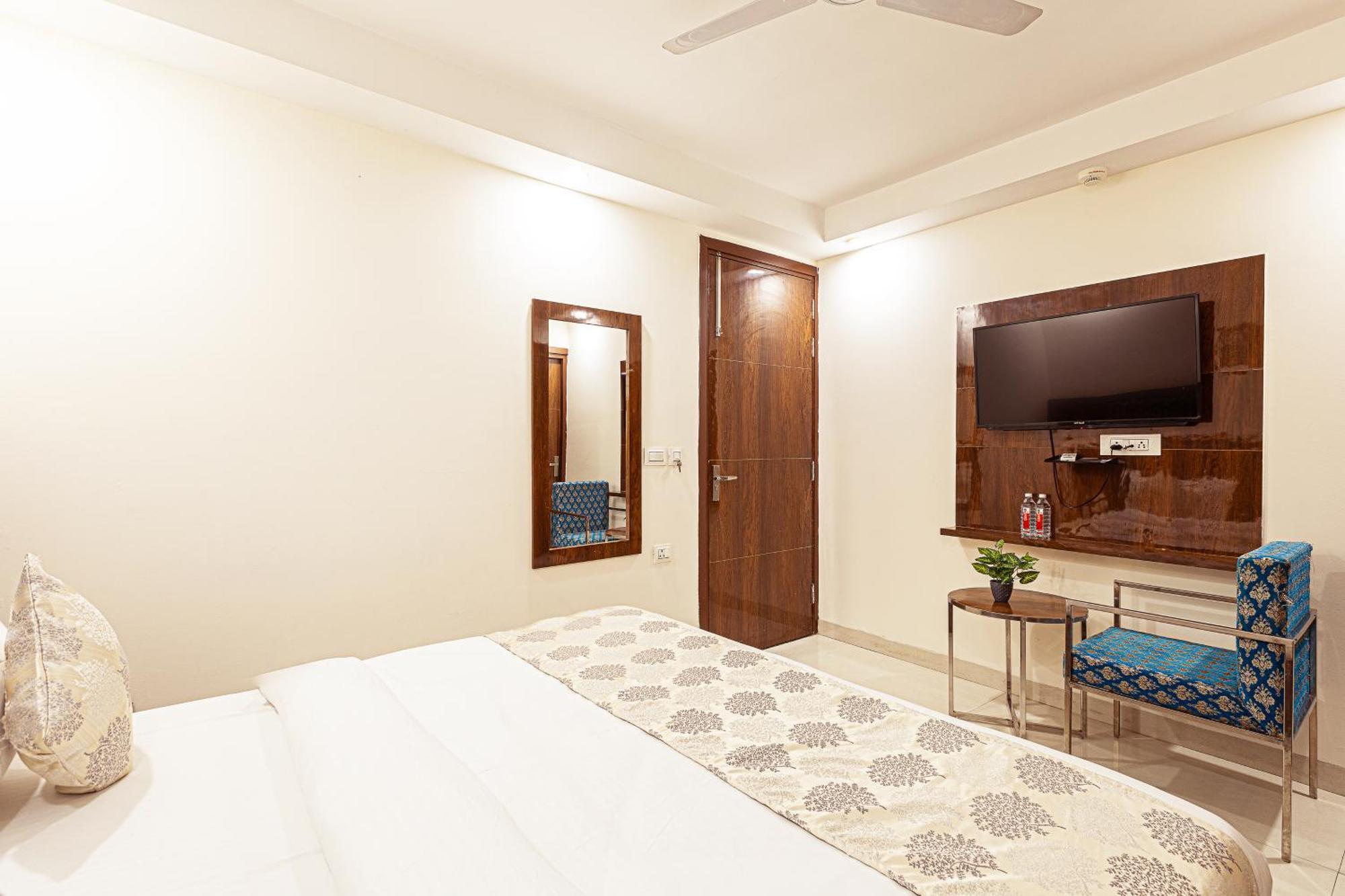 Hotel Emblem Suites- Near Delhi Airport New Delhi Buitenkant foto