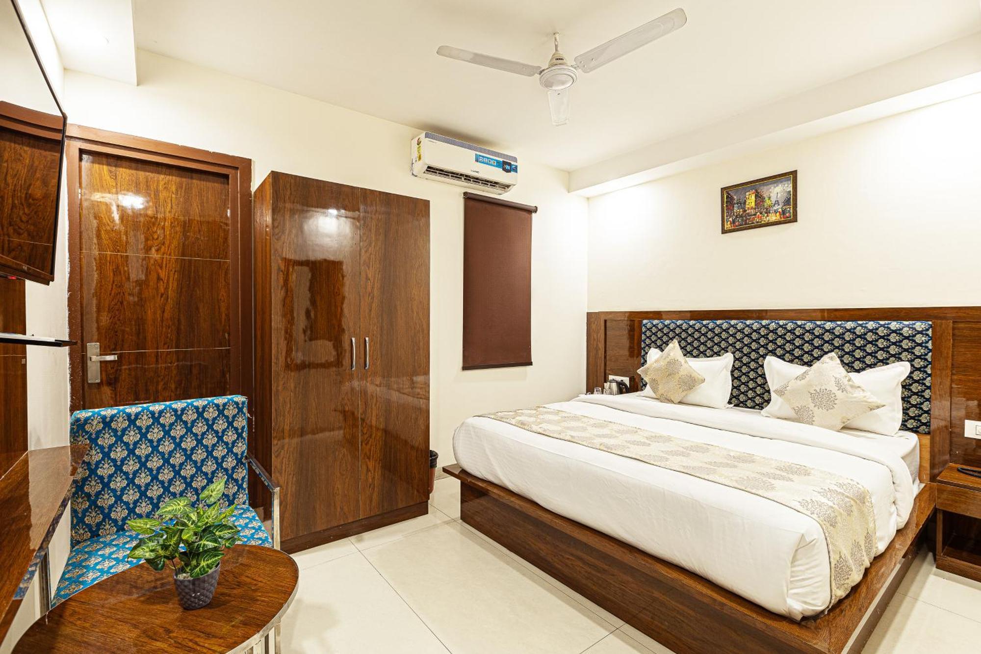Hotel Emblem Suites- Near Delhi Airport New Delhi Buitenkant foto