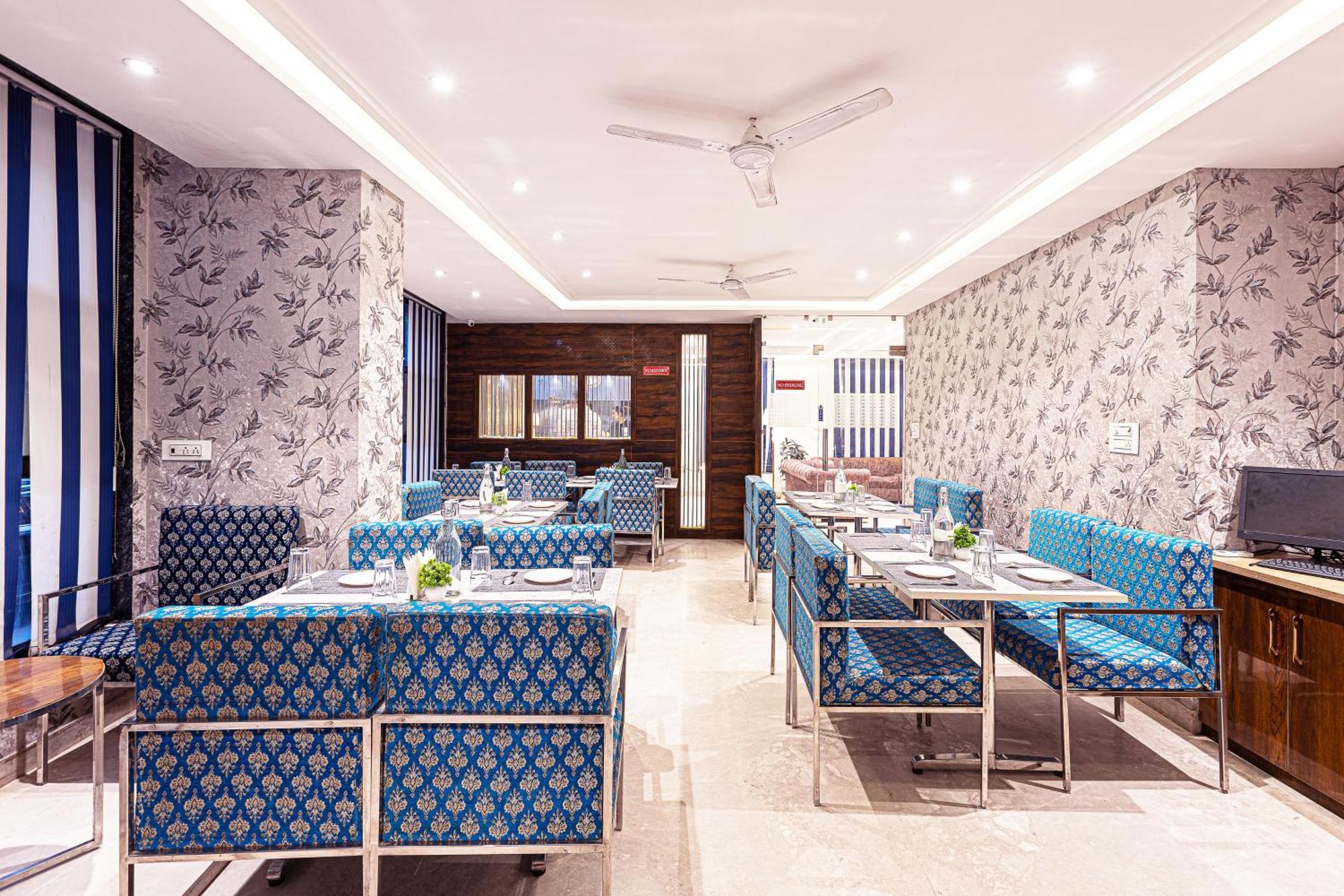 Hotel Emblem Suites- Near Delhi Airport New Delhi Buitenkant foto